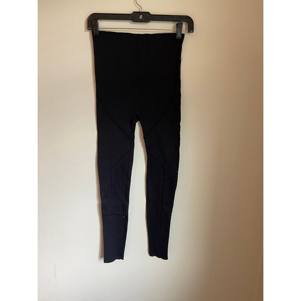 Fabletics Dynamic High-Waisted 7/8 Leggings Size S